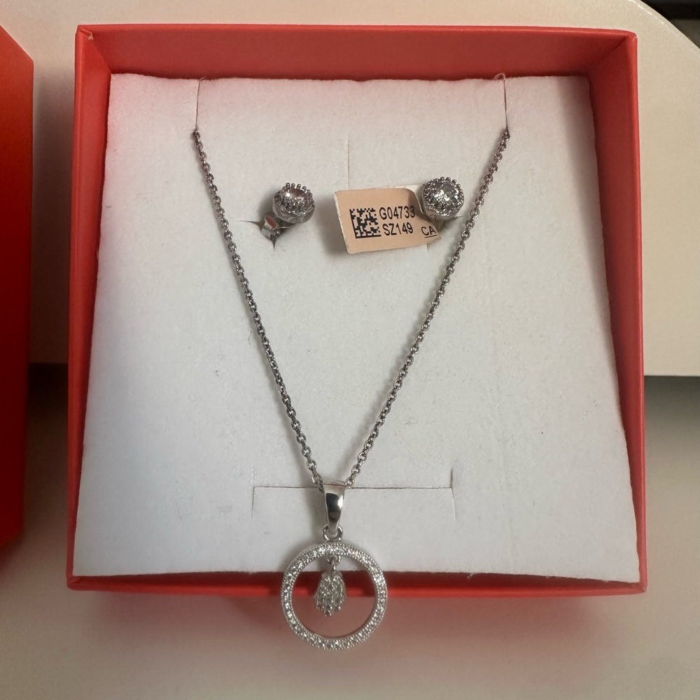 necklace and earrings set